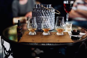 Whiskysteine im Vergleich: Edelstahl, Granit, Speckstein